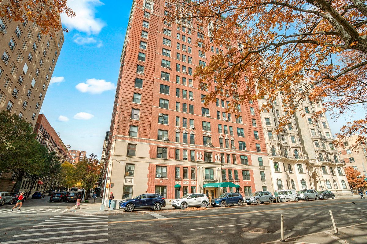 415 Central Park West #4D