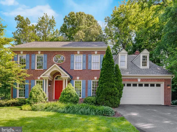 1202 Essex Manor Ct, Alexandria, VA 22308