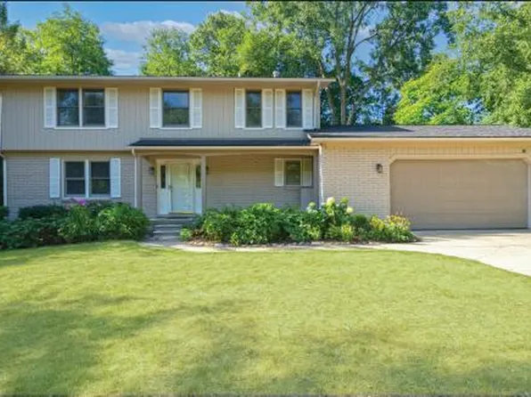 1990 Squirrel Valley Dr, Bloomfield Hills, MI 48304