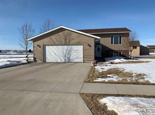 701 N Quartz Ave, Brandon, SD 57005