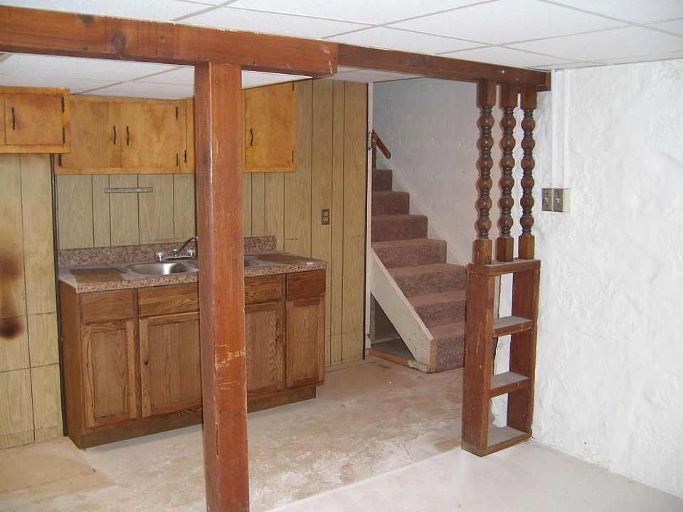 2nd image of 525 W 8th St APT 8