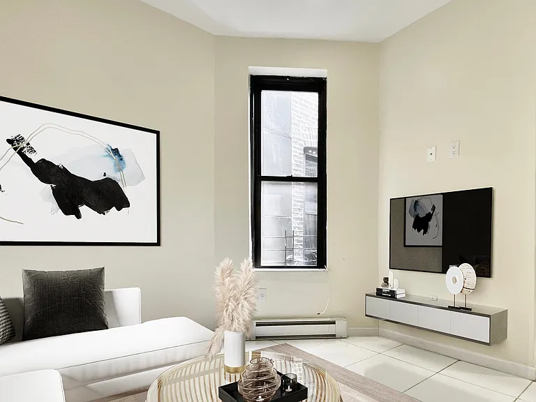 118 W 109th St #2E — Photo 2