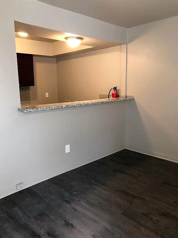 2 bed, 1.0 bath, 777 sqft, $825 — Photo 3