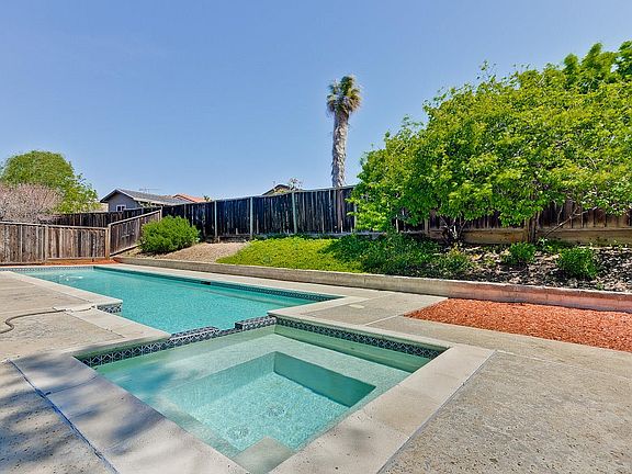 2nd image of 3886 Glengrove Way