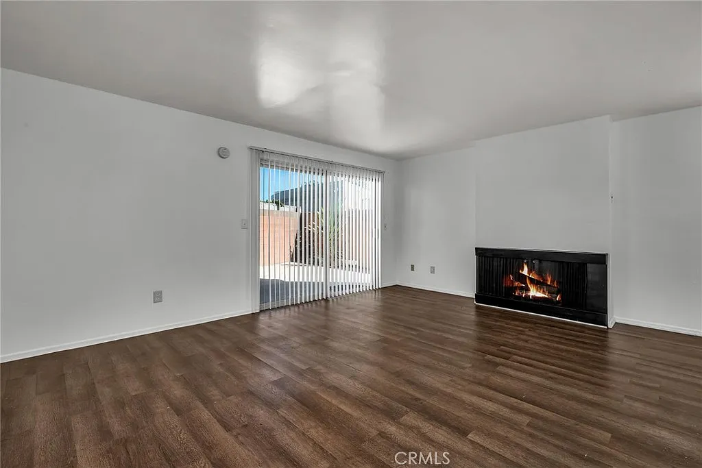 3 bed, 1.5 bath, 1500 sqft, $3,790 — Photo 3