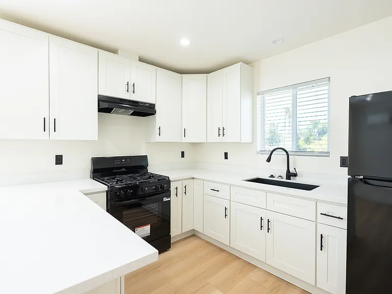 11009 Reseda Blvd — Photo 11