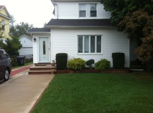 30 Moody Ave, Freeport, NY 11520