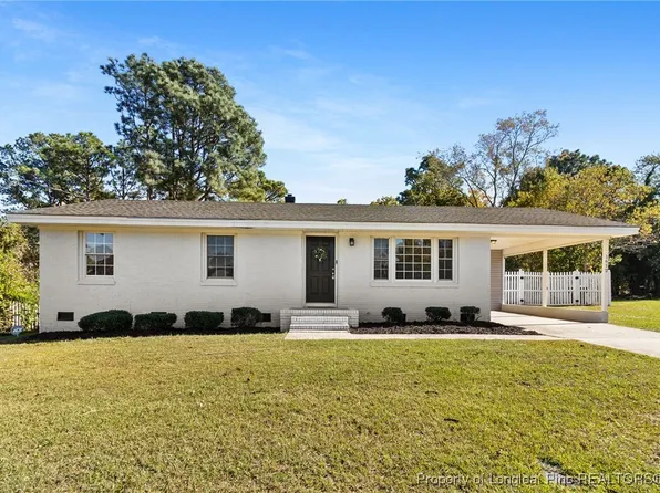 1612 Crescent Dr, Spring Lake, NC 28390