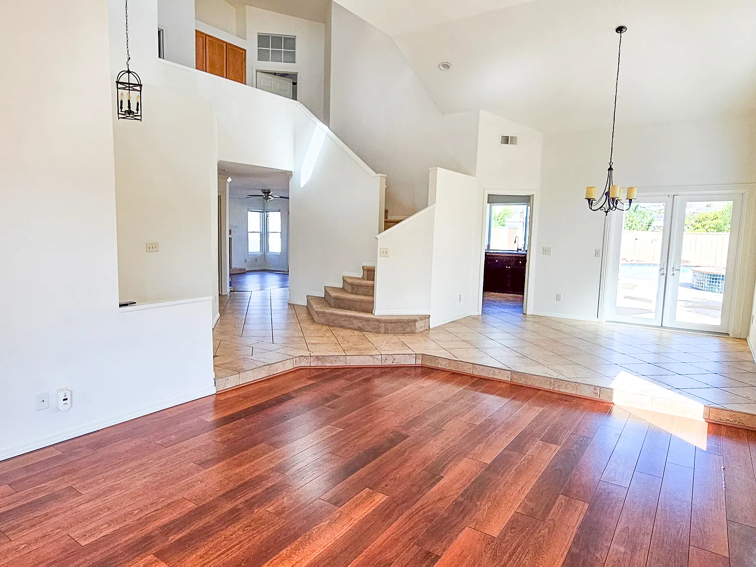4 bed, 2550 sqft, $5,695 — Photo 2