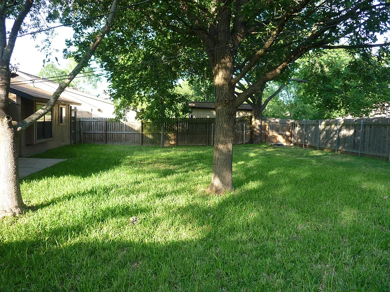 603 Windsor Rd — Photo 7