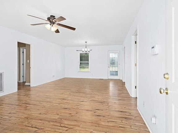 3rd image of 1582 Barrett Dr