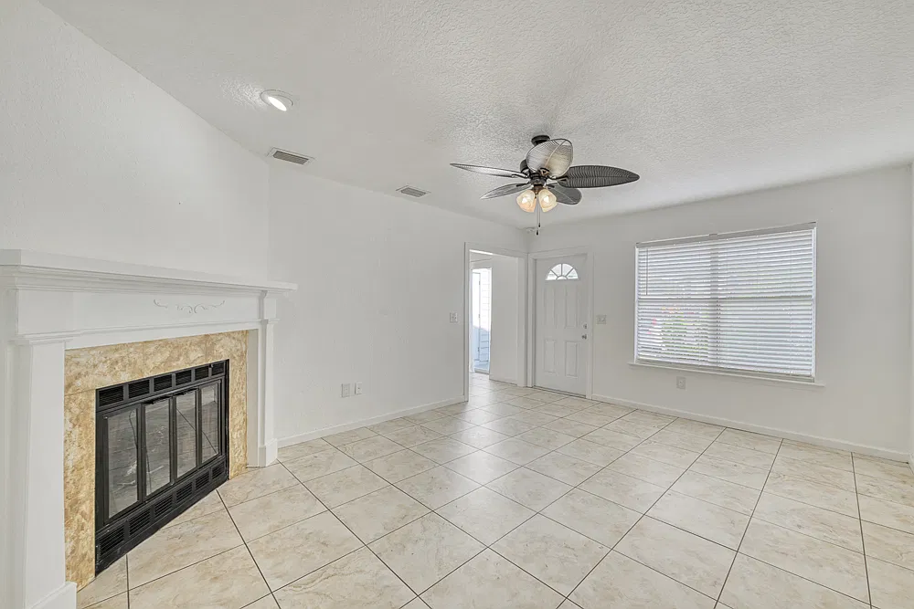 2 bed, 1.5 bath, 1074 sqft, $1,550 — Photo 4