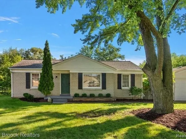 2600 Candlewick Dr, Orion, MI 48359