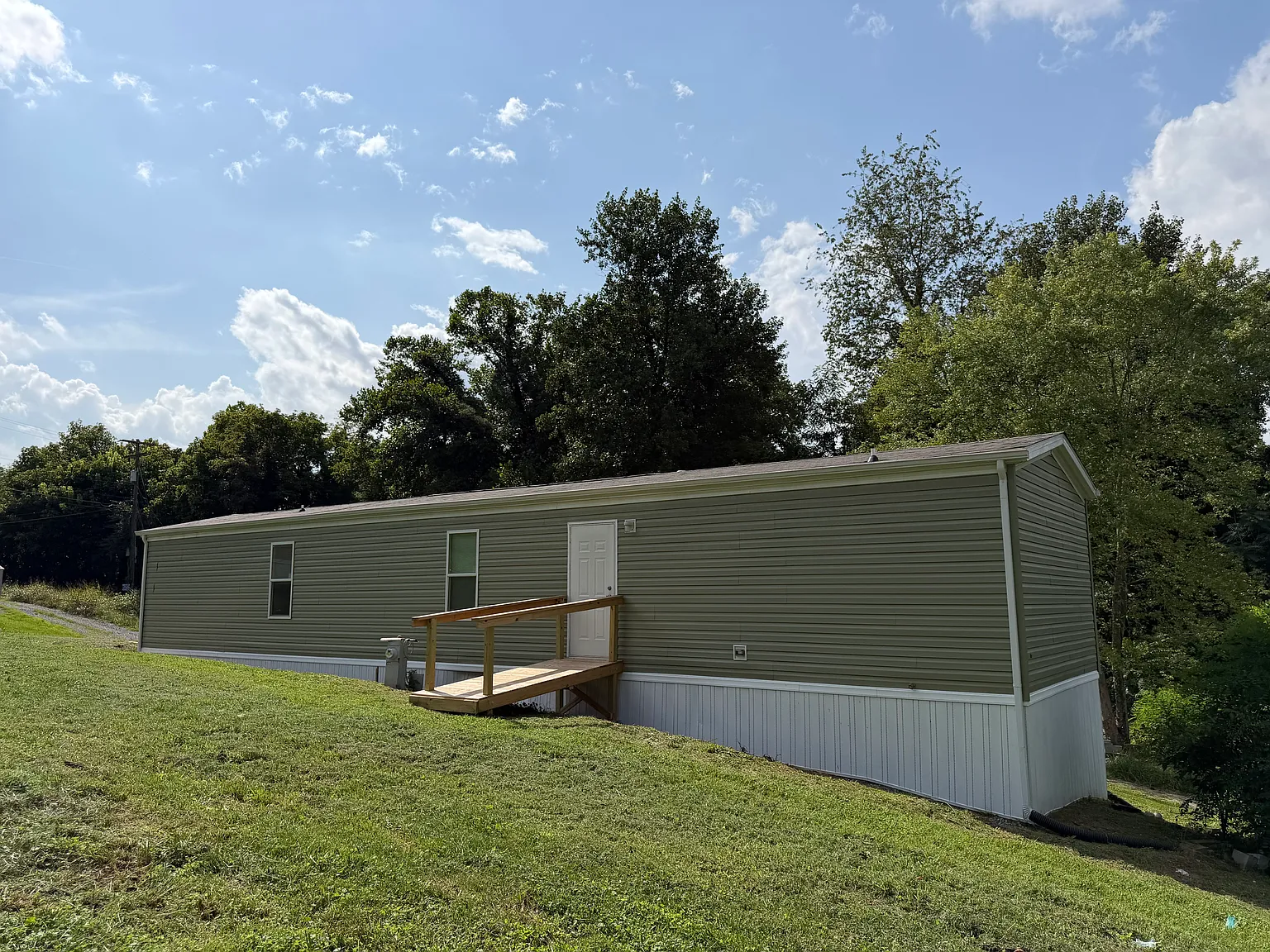 3 bed, 1056 sqft, $1,500 — Photo 2