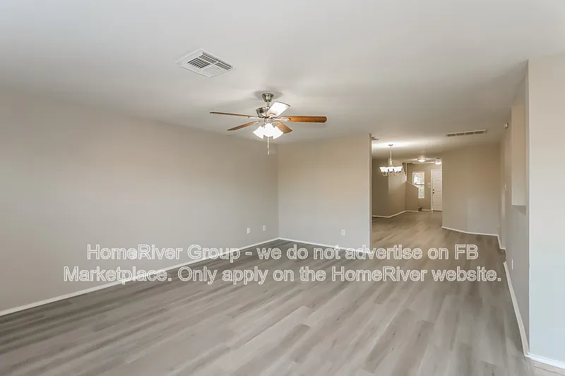4 bed, 2.5 bath, 2826 sqft, $2,295 — Photo 4