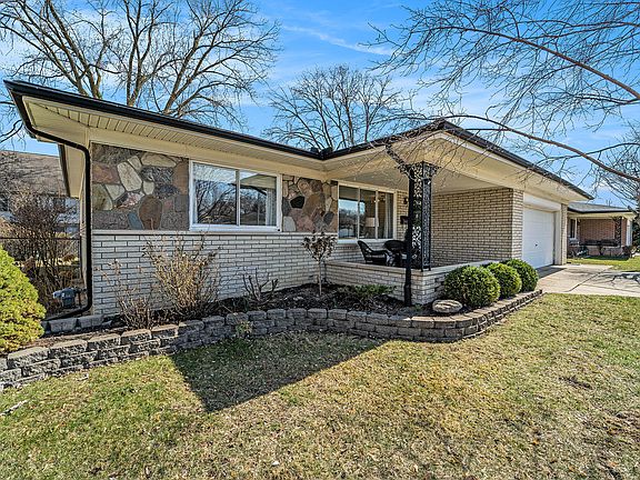 3rd image of 30860 Avondale Dr