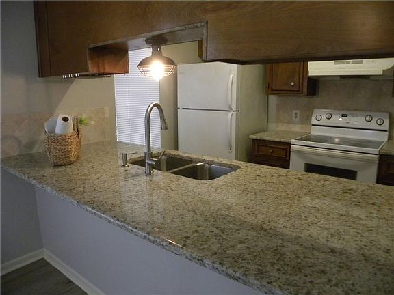 3rd image of 4221 Walnut Hills Dr #B