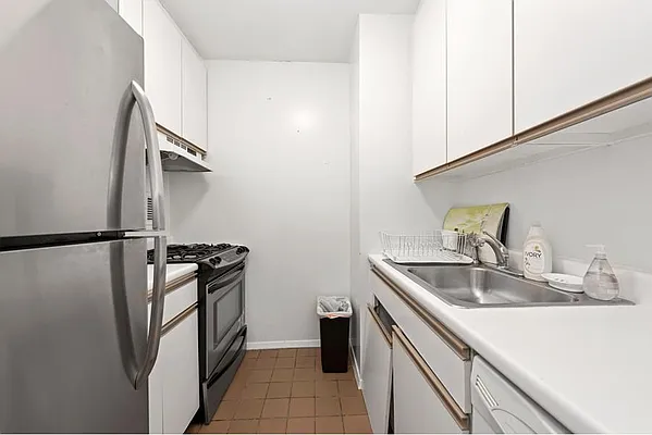 Rented by Douglas Elliman | media 7