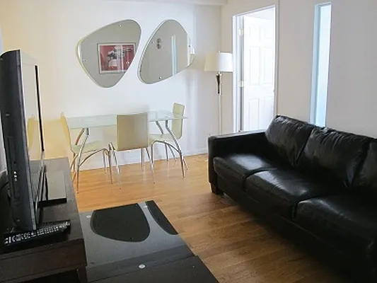 Rented by KVNY Soho | media 38