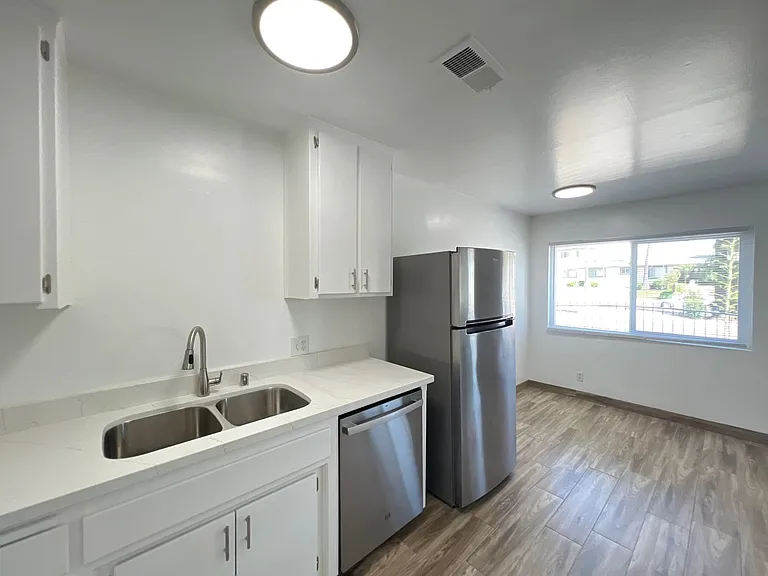 4300 Columbus St — Photo 7