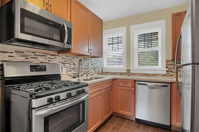 (242) 7156-58 Tulane Ave — Photo 5