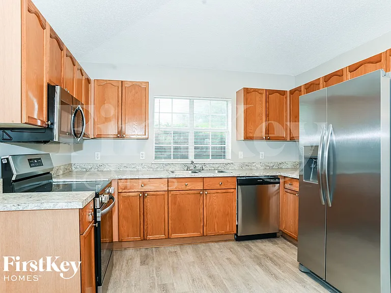 2137 Featherwood Dr W — Photo 8
