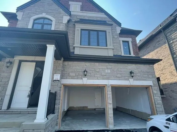 2 Bachelor St, Brampton, ON L7A 5B1