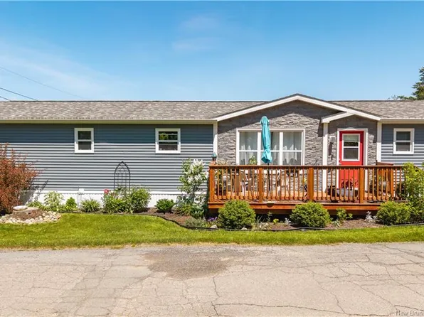2 Wildwood St, Saint Stephen, NB E3L 2Z5
