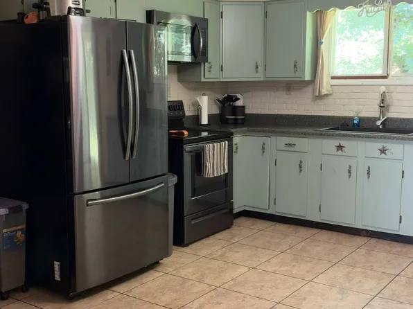 3 Summit Dr, Salineville, OH 43945
