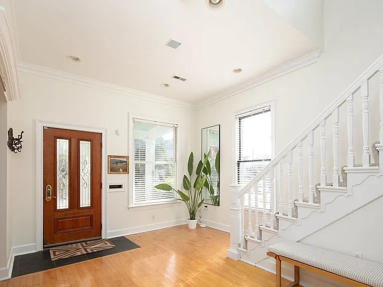 847 W High St — Photo 1