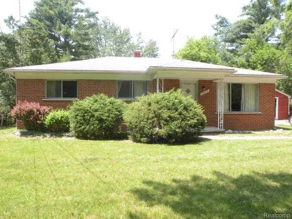 25375 McAllister St, Southfield, MI 48033