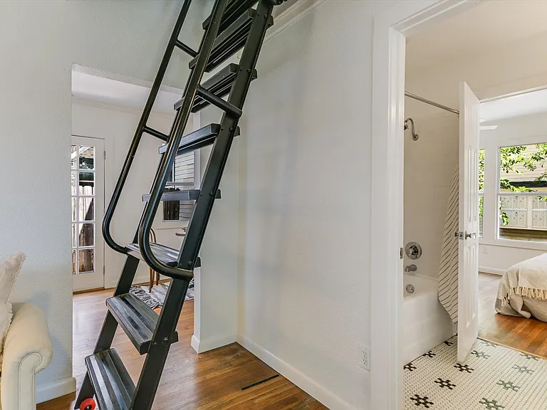 1110 W 22nd St #16 — Photo 5