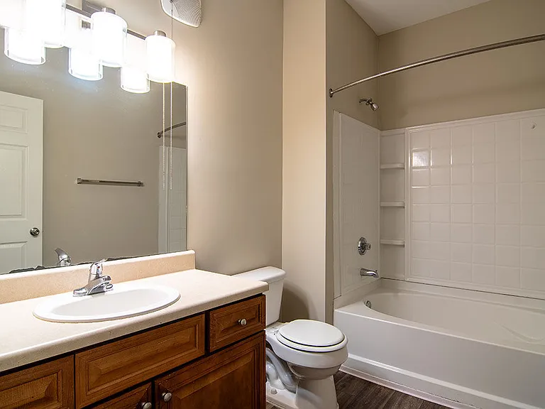 Houston Lake Apartments — Photo 26