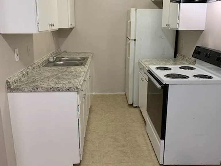 2704A Poplar Cir — Photo 3