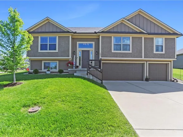 1001 SW Redbud Cir, Oak Grove, MO 64075