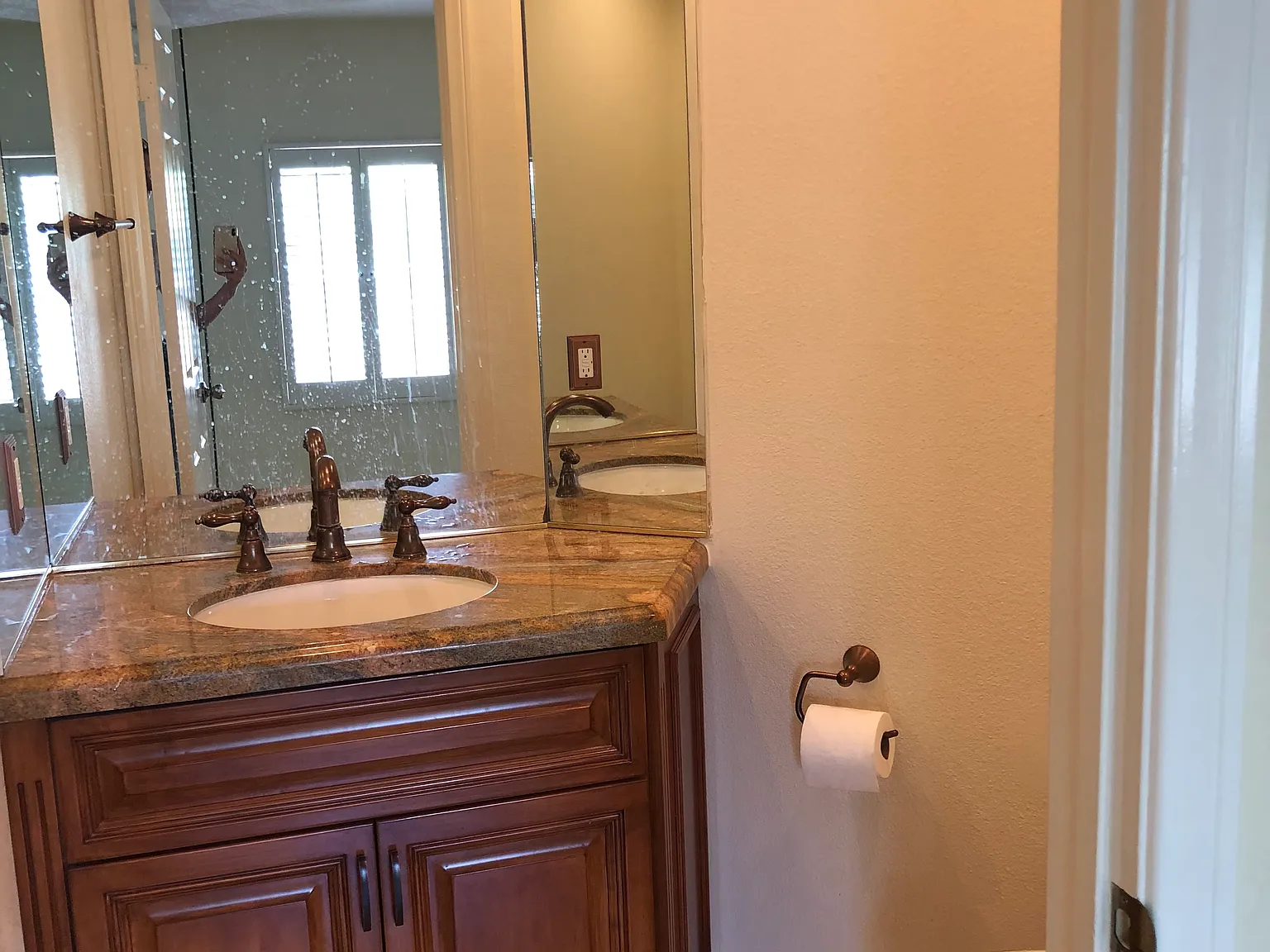 3 bed, 2.5 bath, 1920 sqft, $4,300 — Photo 4