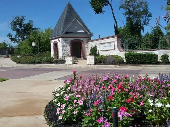 218 Forest Dr, College Station, TX 77840
