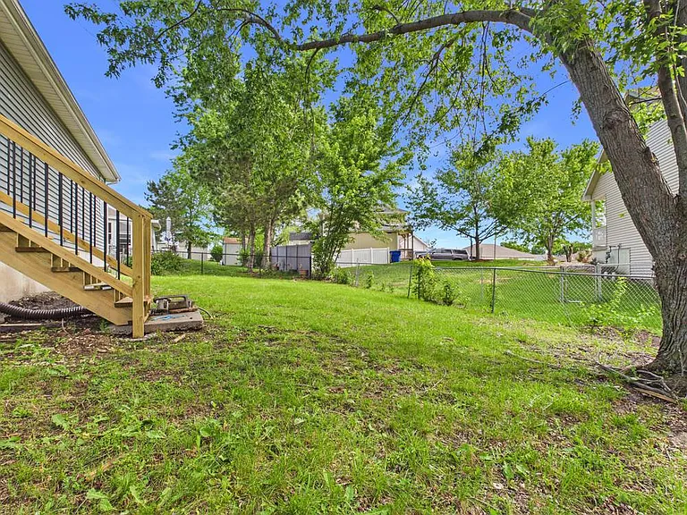 1206 Foxridge Dr — Photo 41