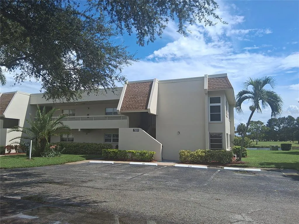 1 bed, 1.5 bath, 717 sqft, $1,600 — Photo 2