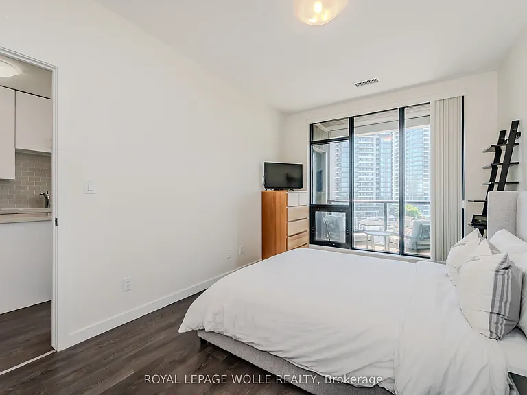 690 King St W #610 — Photo 16