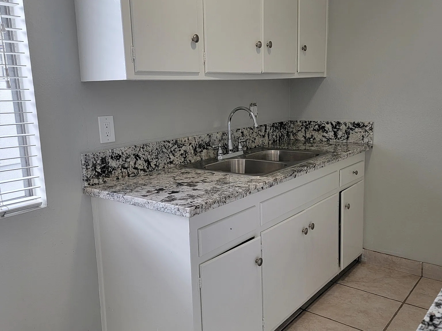541 La Cadena Way — Photo 3