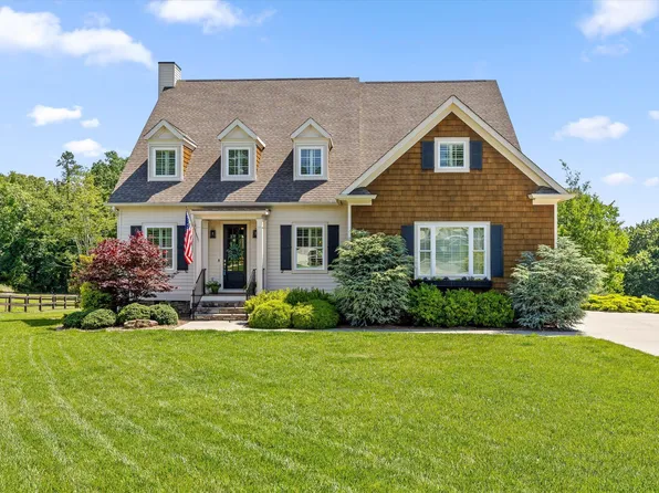 1908 Wagon Ln, Signal Mountain, TN 37377