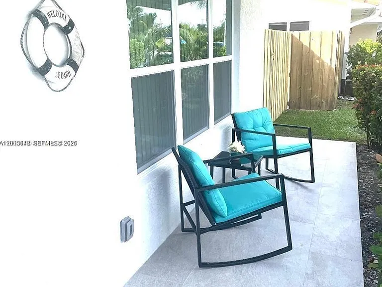218 SE 3rd Pl — Photo 25