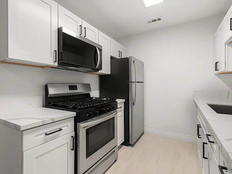240 W Lincoln Ave W #16 — Photo 1