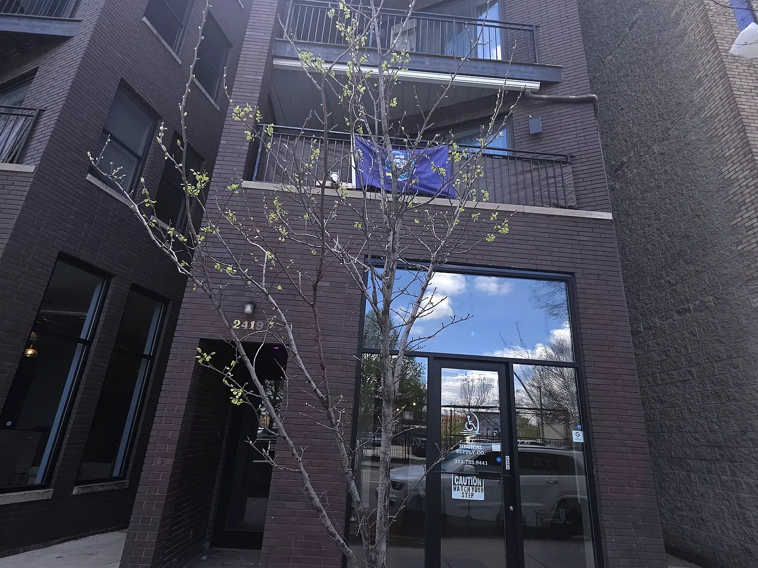 3 bed, 1700 sqft, $3,350 — Photo 1
