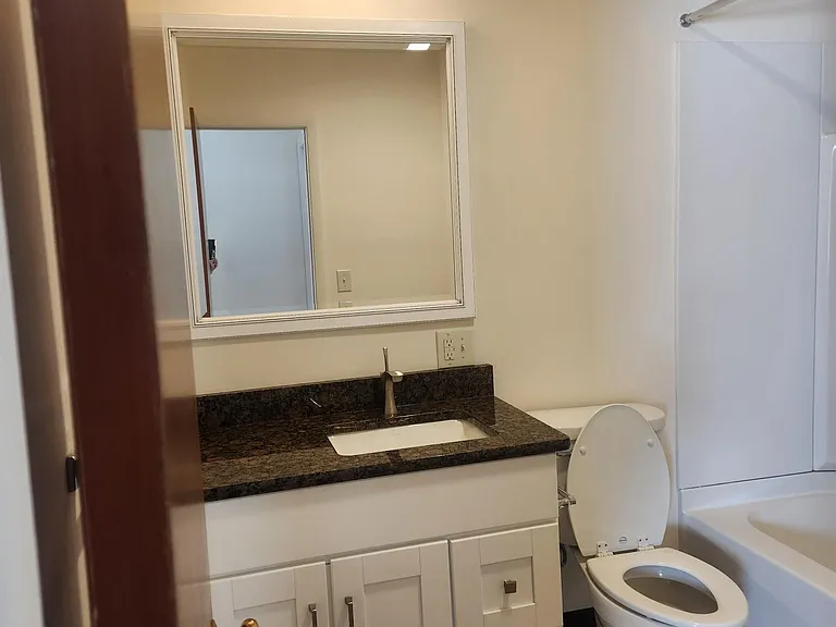 400 Broad St #4 — Photo 8