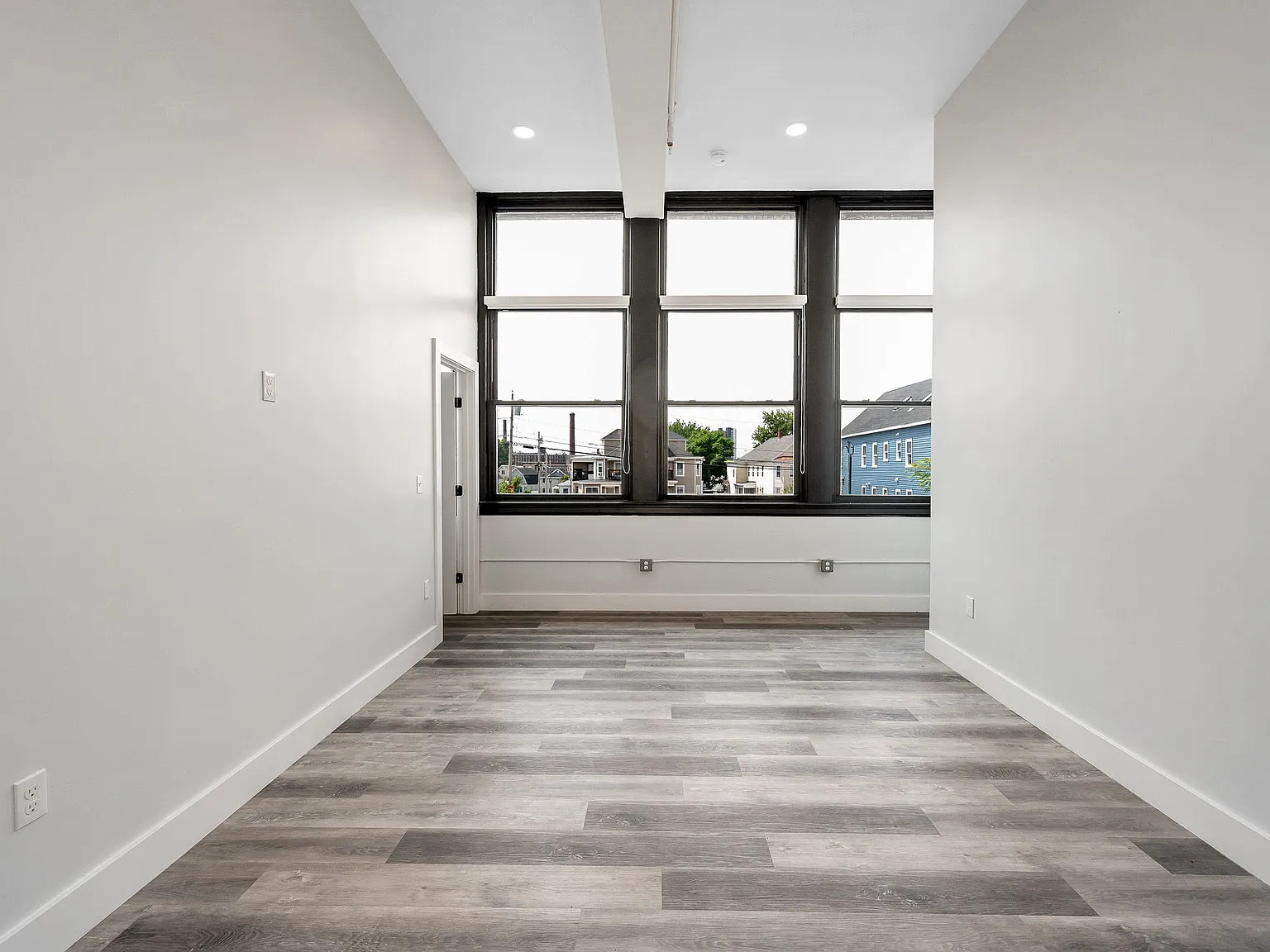 2 bed, 850 sqft, $2,300 — Photo 4