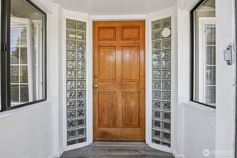 5th image of 8703 16th Avenue SW