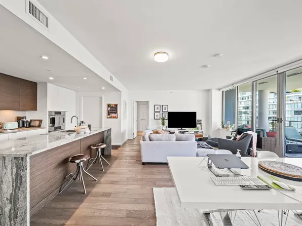 1678 Pullman Porter St #904, Vancouver, BC V6A 0H4