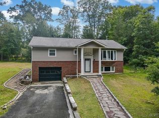 400 Carlton Rd, Mount Pocono, PA 18344